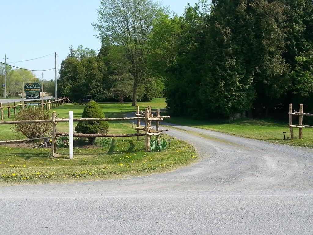 Cedar Drive Inn Crysler Kültér fotó